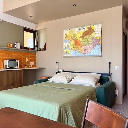 Проживание в семье Casa Augusta